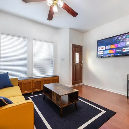 Charming Mini-Suite In West Campus!
